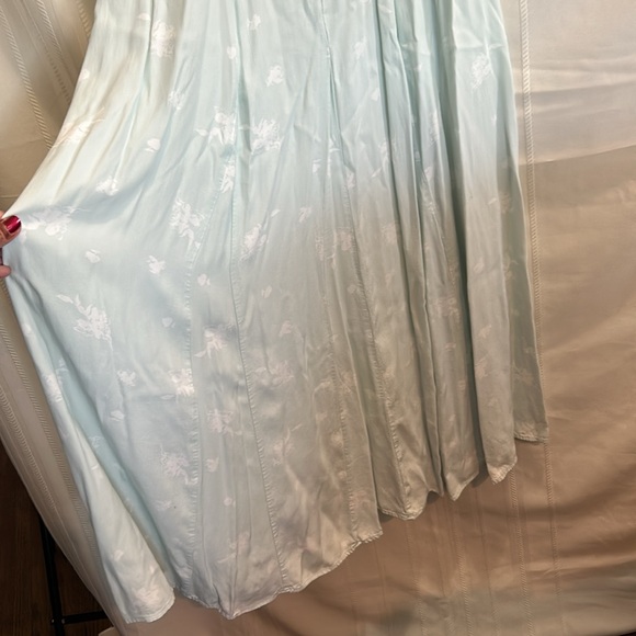 Dress - Picture 8 of 8